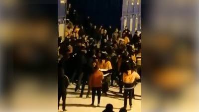 Массовая драка вахтовиков в поселке Мурманской области попала на видео - vesti.ru - Мурманская обл.