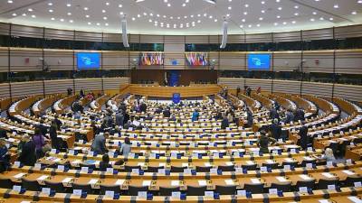 Владимир Зеленский - Депутат Европарламента выразила недоумение по поводу украинских санкций - iz.ru - Крым - Севастополь