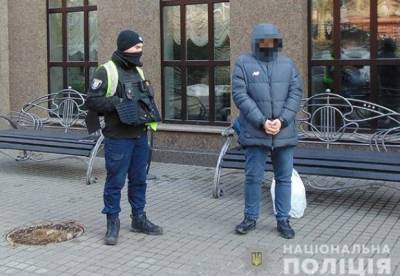 В Киеве мошенник выманил у женщины 7 тысяч долларов (фото) - facenews.ua - Киев - Луганская обл.