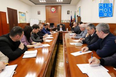 Магомед Курбанов - В Табасаранском районе состоялось аппаратное заседание с участием главы района - mirmol.ru