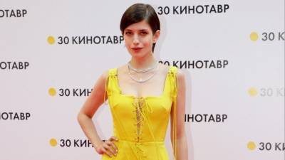 Владимир Путин - Анна Чиповская - Владимир Толстой - Звезда «Елок» Чиповская стала лауреатом премии президента - 5-tv.ru