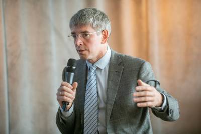 Алексей Фурсин - Глава департамента предпринимательства и инновационного развития Москвы Алексей Фурсин: "Задача детских технопарков - не только научить собирать роботов, но и дать школьникам навыки работы в команде" - interfax-russia.ru - Москва