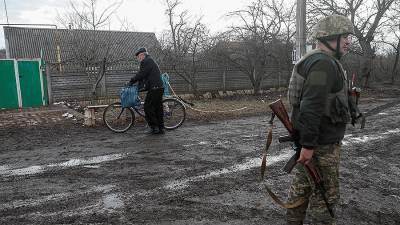 Эдуард Басурин - В ДНР заявили о размещении Украиной вооружения в населенных пунктах Донбасса - iz.ru - ДНР - населенный пункт Киев - населенный пункт Донбасс