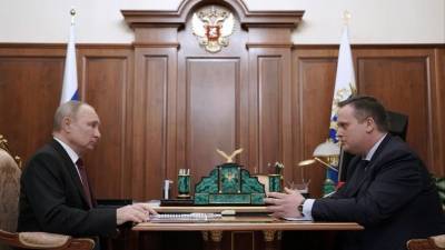 Владимир Путин - Андрей Никитин - Губернатор Новгородской области рассказал Путину о миграционном приросте - 5-tv.ru - Новгородская обл.