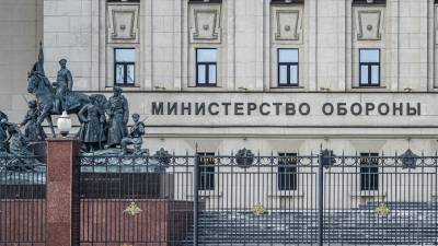 Сергей Шойгу - Анатолий Сердюков - Минобороны объяснило, почему "пересекретило" военные документы - vesti.ru