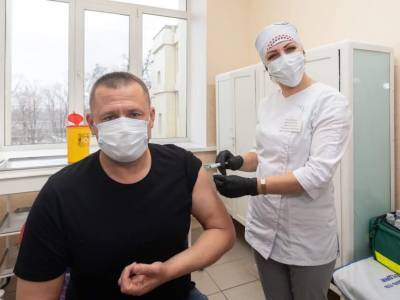 Борис Филатов - Филатов вакцинировался от коронавируса и раскритиковал вакцинацию "публичных персон" вне очереди - gordonua.com - Днепр