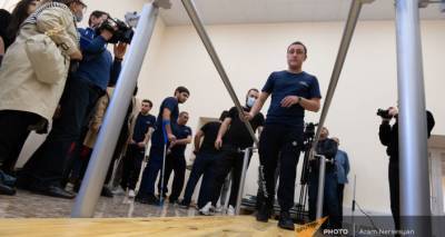 "Рад, что жив": как парни в ереванском "Доме солдата" впервые "примерили" протезы - ru.armeniasputnik.am - Ереван