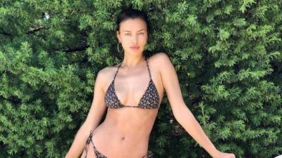 Ирина Шейк - Почти не изменилась! Ирина Шейк выложила фото в бикини 15-летней давности - 5-tv.ru - Челябинск