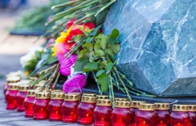 Памятные мероприятия проходят в годовщину пожара в "Зимней вишне" в Кемерово - interfax-russia.ru - Кемерово