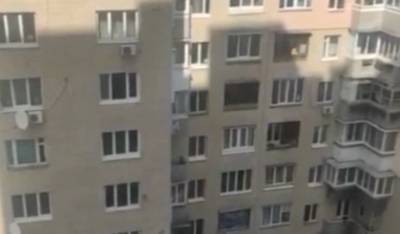 В Киеве мужчина выпал из окна 8-го этажа: детали случившегося - politeka.net - Киев
