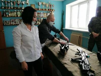 В Тюмени ЕР привезла учеников православной гимназии в спецназ УФСИН учиться патриотизму - znak.com - Тюмень - Тюменская обл.