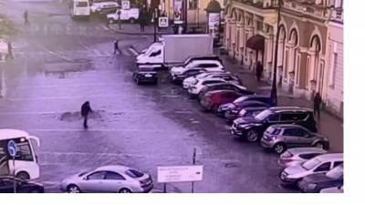От дома на Итальянской улице угнали автомобиль стоимостью 6 миллионов рублей - piter.tv - Санкт-Петербург