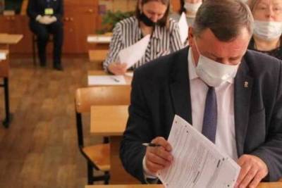 Брянские чиновники сдали пробный ЕГЭ - mk.ru - Брянск - Брянская обл.