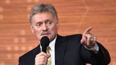 Владимир Путин - Дмитрий Песков - Песков: об очном участии Путина в шествии "Бессмертный полк" говорить рано - polit.info - Москва
