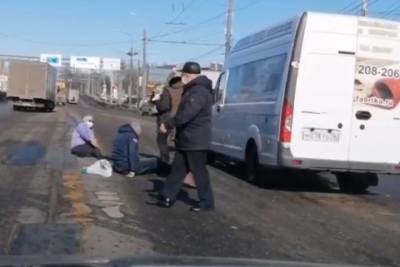 В Ярославле маршрутка на переходе сбила нескольких пешеходов - yar.mk.ru - Ярославль