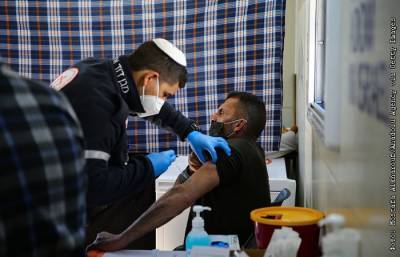 Юлий Эдельштейн - Минздрав Израиля сообщил о вакцинации больше половины населения - interfax.ru - Москва - Израиль - Иерусалим