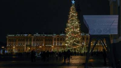 Главная ёлка Петербурга ждёт превращения в часы - piter.tv - Санкт-Петербург - Петербург