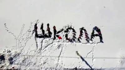 Руслан Галиев - В Татарстане дети встали на колени с просьбой построить им школу - vesti.ru - респ. Татарстан