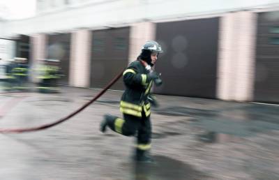 Пожар вспыхнул в квартире жилого дома на юге Москвы - vm.ru - Москва