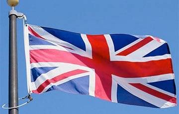 Оливер Дауден - В Британии решили ежедневно вывешивать национальные флаги на правительственных зданиях - charter97.org - Англия
