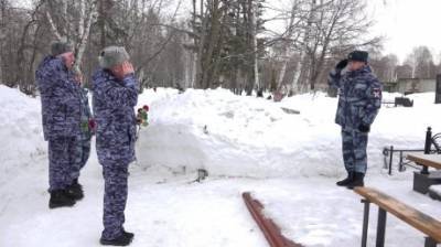 Сотрудники Росгвардии почтили память погибших бойцов - penzainform.ru