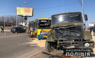 В Луцке маршрутка не разминулась с ЗИЛом: есть пострадавшие – фото - 24tv.ua - Киев - Луцк - Новости