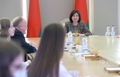 Наталья Кочанова - В Совете Республики Наталья Кочанова встретилась с учениками 24-й гимназии - ont.by - Минск