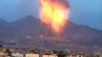 Мансур Хади - Видео: повстанцы ударили ракетой по нефтехранилищу в Саудовской Аравии - 5-tv.ru - Саудовская Аравия - Йемен