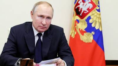 Владимир Путин - Путин рекомендовал защитить от списания по долгам минимальный доход россиян - m24.ru