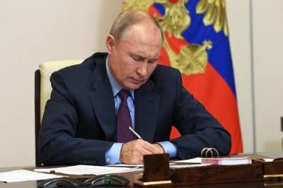 Владимир Путин - Путин поручил принять закон о защите минимального дохода граждан от списания за долги - argumenti.ru - Москва