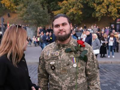 Антон Геращенко - Сергей Стерненко - "Мужчина, одинаково похож и на меня, и на Dzidzio". Стафийчук прокомментировал видео, где якобы он бил окна Офиса президента - gordonua.com - Киев