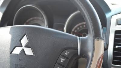 В Петербурге у инкассатора угнали Mitsubishi за 1,2 млн рублей - piter.tv - Санкт-Петербург