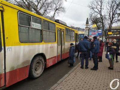 Сомнительный карантин: как работает общественный транспорт в «красной» Одессе? (фото) - odessa-life.od.ua - Одесса