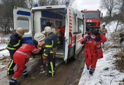 Под Харьковом мужчину несли к скорой два километра - facenews.ua - Харьковская обл. - Харьков - район Харьковский - Гсчс