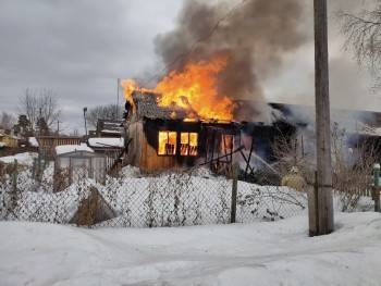 Два человека погибли сегодня утром во время пожара в поселке Вохтога - vologda-poisk.ru - Вологодская обл. - район Грязовецкий