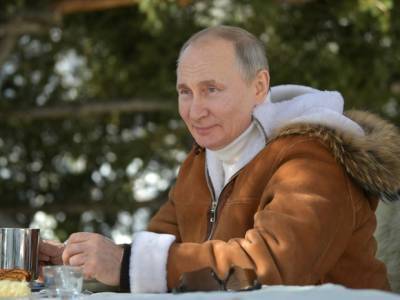 Сергей Шойгу - Владимир Путин - Дмитрий Песков - Песков не знает марку таежного тулупчика Путина - rosbalt.ru