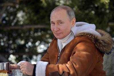 Владимир Путин - Дмитрий Песков - Песков высказался о таежной дубленке Путина - lenta.ru