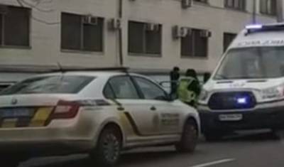 В Киеве таксист сбил девушку, которая выбежала на дорогу: фото с места ЧП - politeka.net - Киев