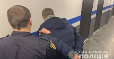 Надел маску, достал нож и вежливо попросил деньги: в Одессе задержали мужчину за разбойное нападение (видео) - tsn.ua - Одесса