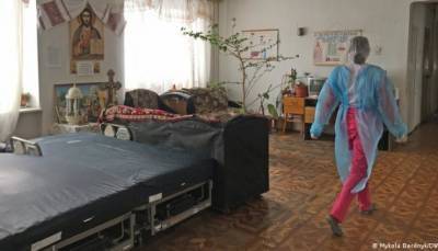 «Дивишся на знімок - а легенів майже немає»: медики Прикарпаття на ковідній передовій - ukrinform.ru