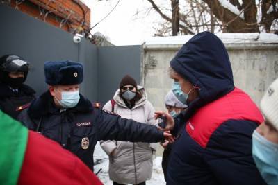 Алексей Навальный - Татьяна Мерзлякова - В Екатеринбурге правозащитников судят за митинги. Омбудсмен считает, что это незаконно - znak.com - Екатеринбург - Свердловская обл.