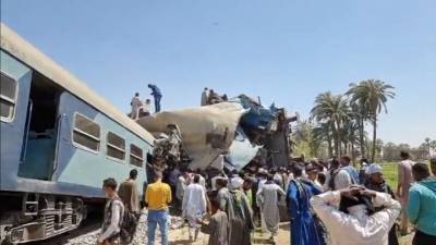 Два пассажирских поезда столкнулись на севере Египта - vesti.ru - Египет