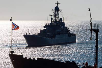Пятнадцать российских боевых кораблей провели стрельбы в Балтийском море - tvc.ru