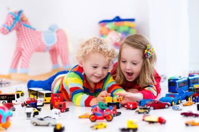 Гендерно нейтральные игрушки: вредно или полезно влияют на ребенка - 24tv.ua