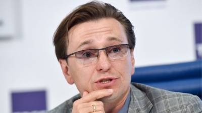 Сергей Безруков - «Нажал на мочку уха и полетел»: Безруков о телепортации актеров в будущем - 5-tv.ru - Москва