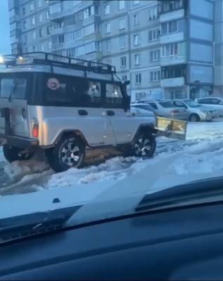 Житель Бийска переоборудовал свой УАЗ для уборки снега во дворе - news.vse42.ru - Бийск - Сибирь