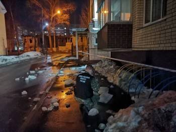 8 –месячной девочке пробило голову льдом с крыши на ул. Козленской в Вологде - vologda-poisk.ru - Вологодская обл. - Вологда