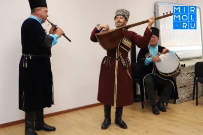В Махачкале прошел мастер-класс для руководителей и участников хоровых и вокальных коллективов - mirmol.ru - Махачкала