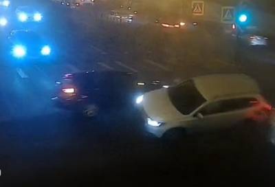 Водитель иномарки «уронил» другое авто, а затем поехал в Мойку - online47.ru - Ленинградская обл. - Санкт-Петербург