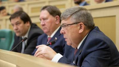 Владимир Путин - Валерий Рязанский - Валентин Матвиенко - Сенатор Рязанский призвал не волноваться об индексации выплат работающим пенсионерам - riafan.ru - Курская обл.
